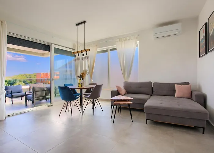Modern Two Bedroom Apartment “Sky View” In Stinjan