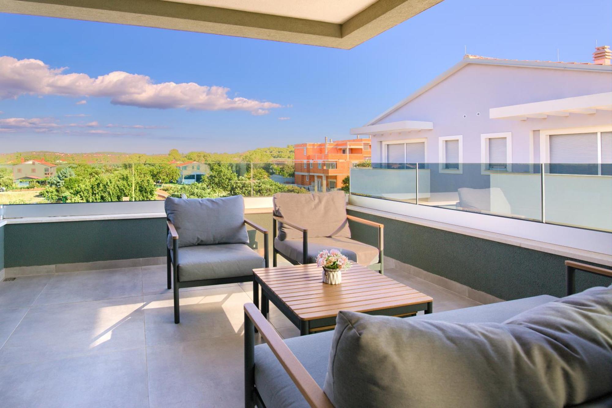 Modern Two Bedroom “sky View” In Stinjan *