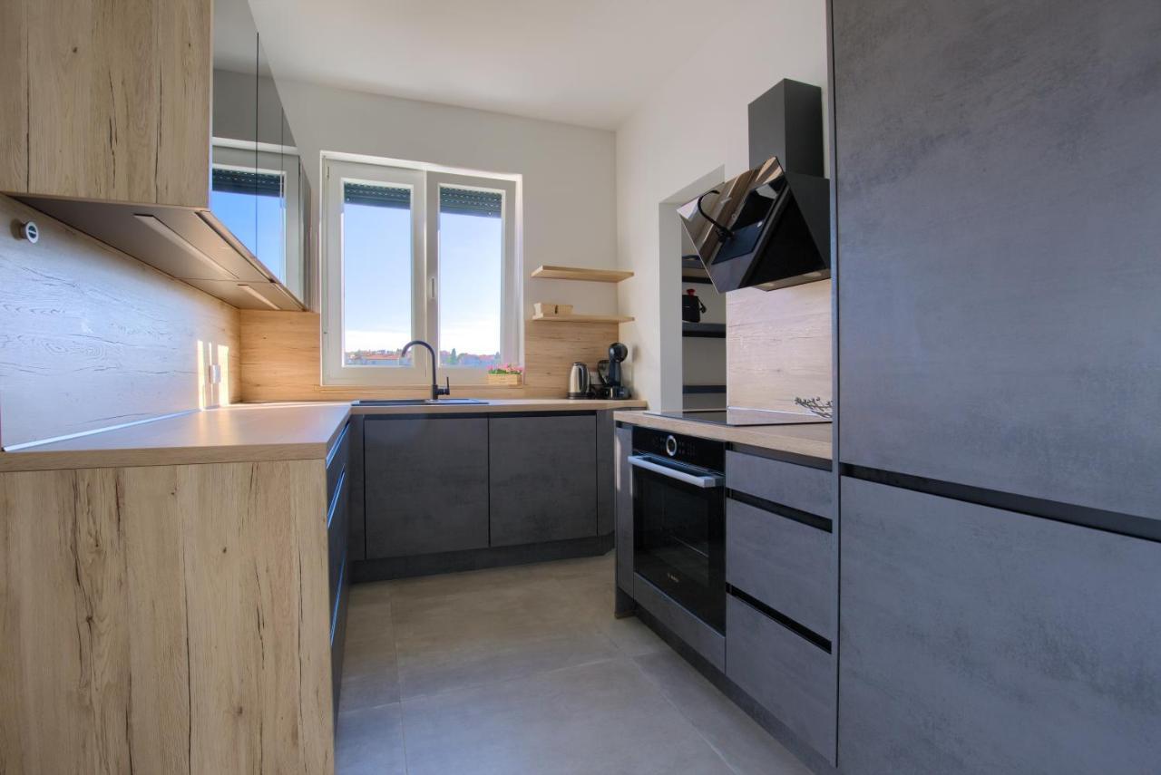 Modern Two Bedroom “sky View” In Stinjan Apartment *