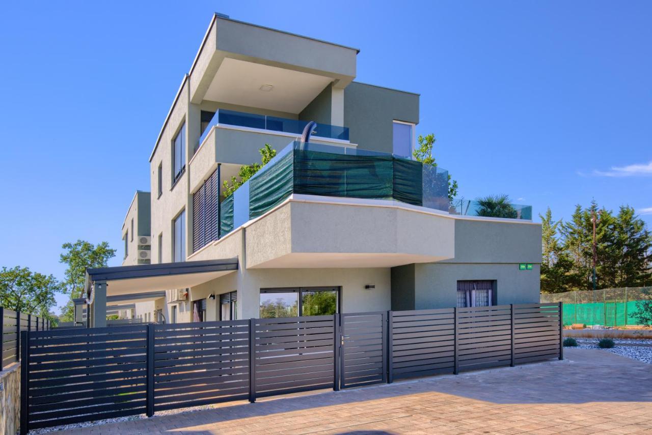 Modern Two Bedroom “sky View” In Stinjan Apartment Pula